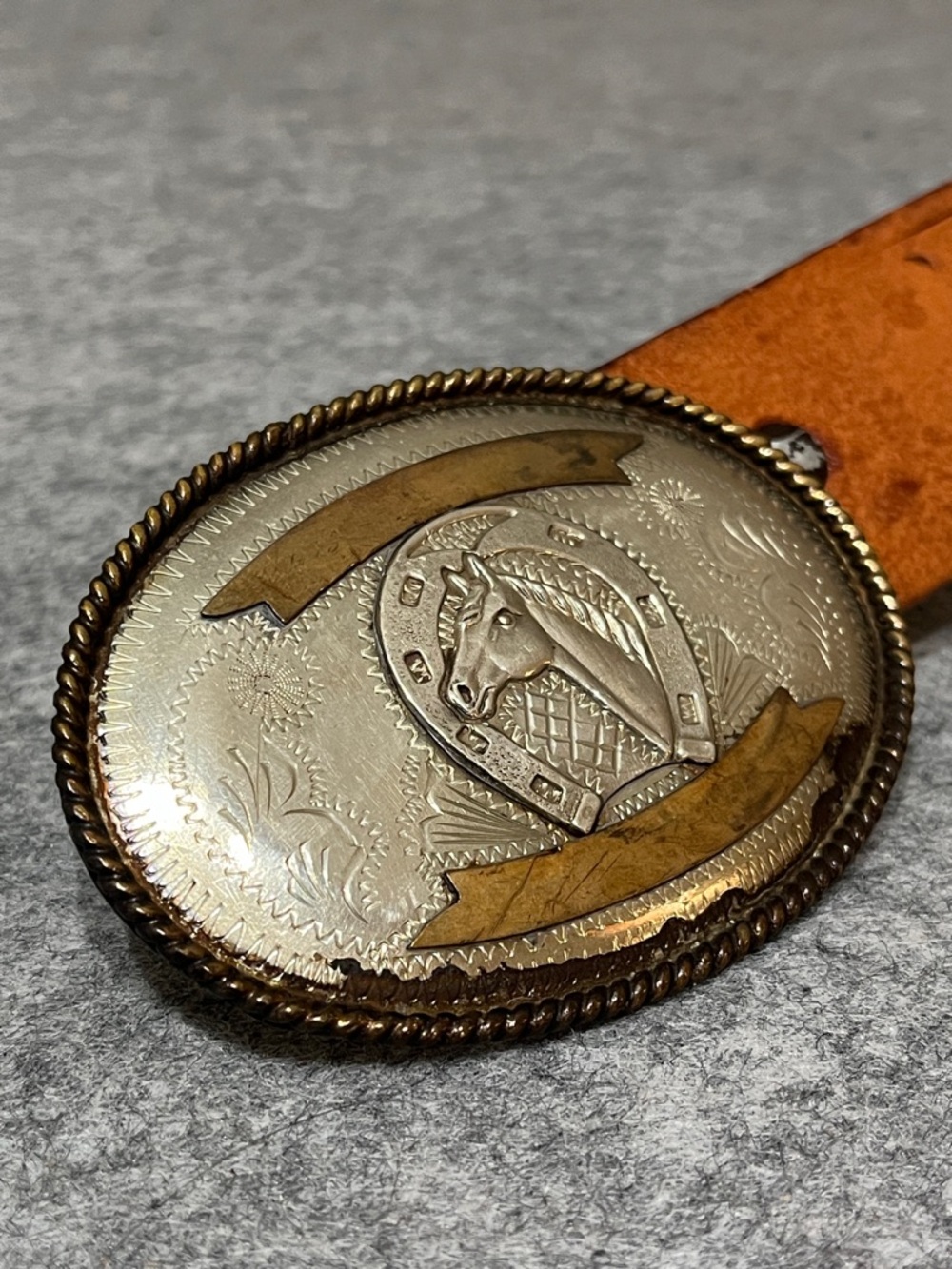 Western Horsehead Oval Belt Buckle with Tan Leather Strap - Picture 3 of 9